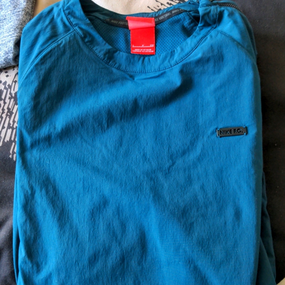 NIKE casual Workout Top. Sweat repellent.